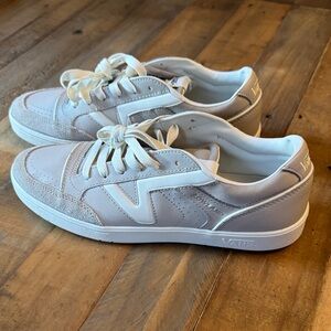 Vans Classic White & Gray Sneakers suede upper Comfy Cush lowland 11 mens New